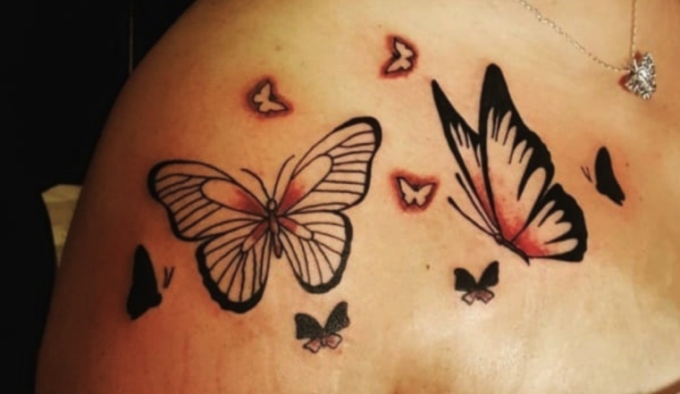 tatouage-epaule-amour-des-papillons