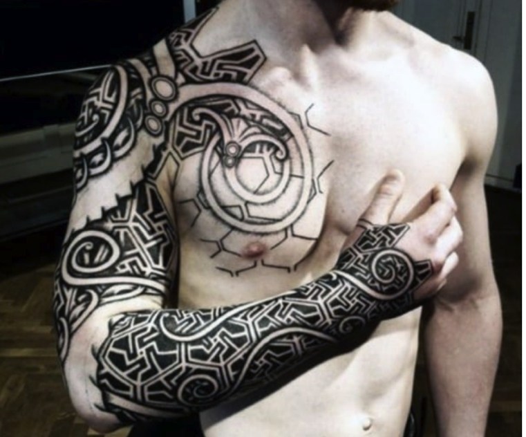 tatouage-epaule-design-seduisant