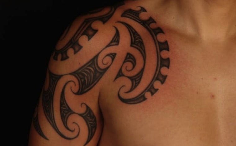 tatouage-epaule-designs-pointus