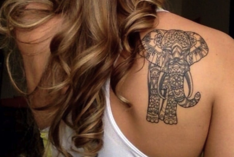 tatouage-epaule-elephant-tribal