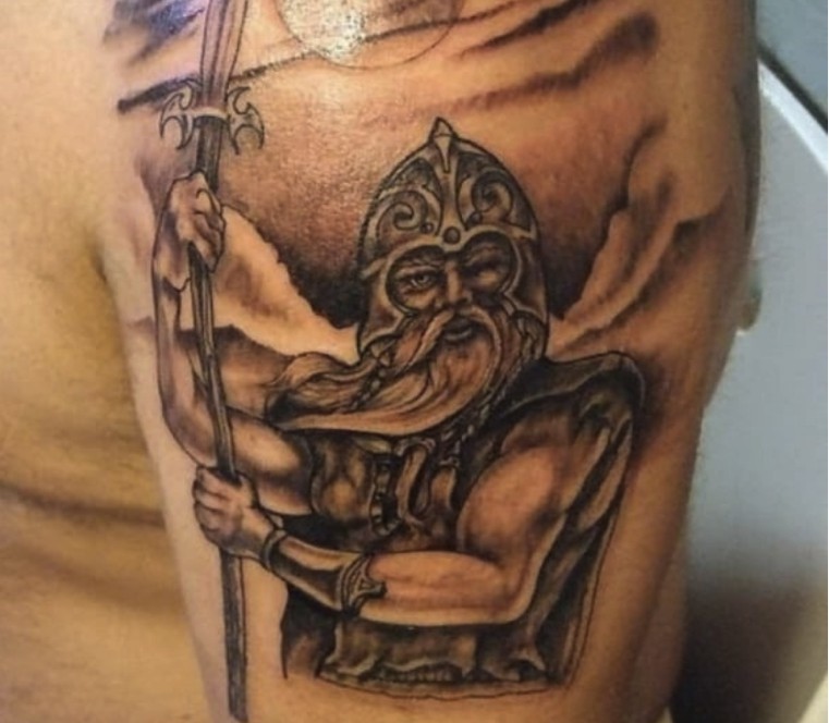 tatouage-epaule-viking-homme