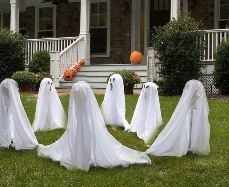 Deco-extérieure-Halloween-Cercle-de-fantomes