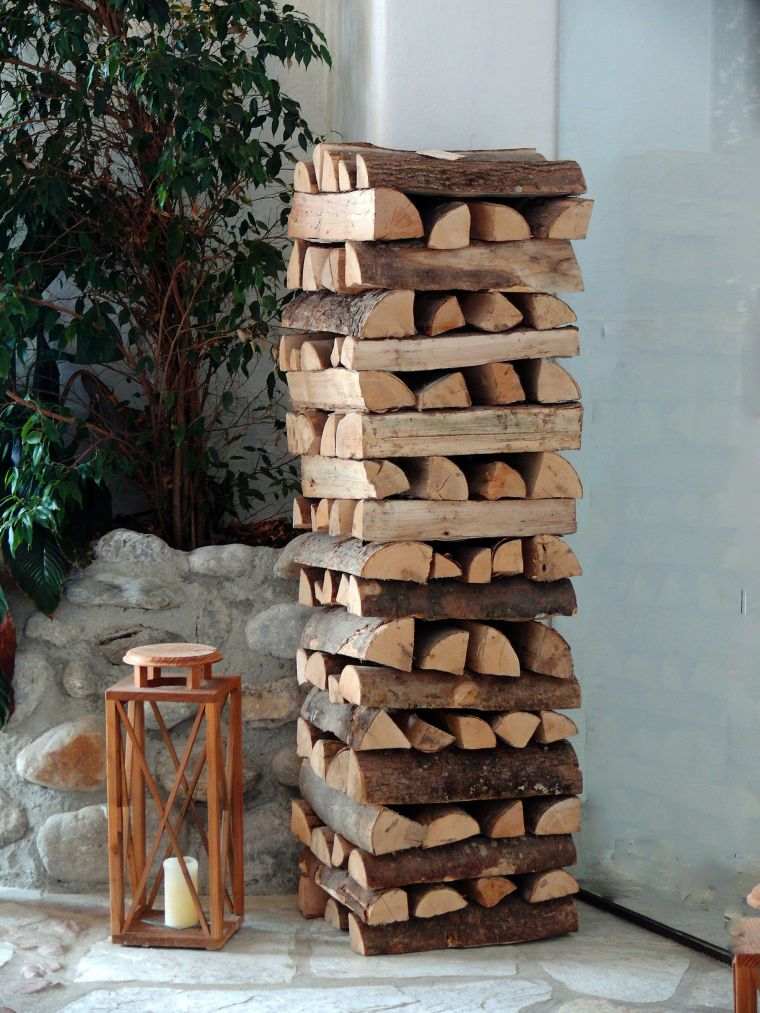 chauffage au bois interieur-avantages-cheminee-poele-rangement-buches
