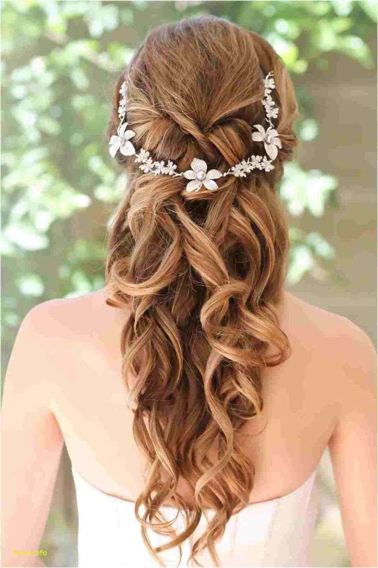 coiffure simple mariage cheveux-semi-attaches-longs
