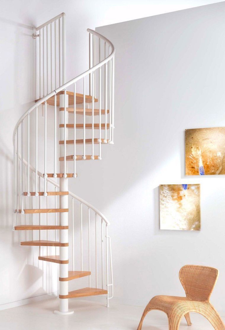 escalier colimaçon bois-et-blanc-deco-scandinave-gain-de-place