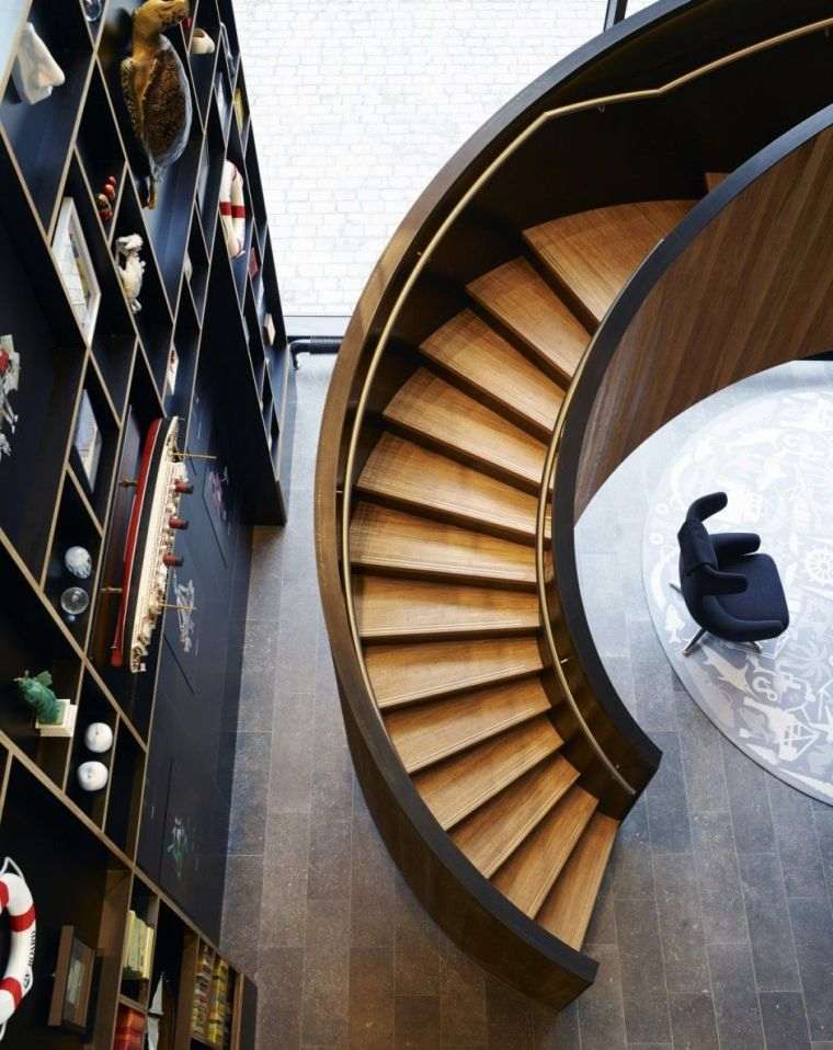 escalier-design-en-colimacon-modele-bois-bibliotheque