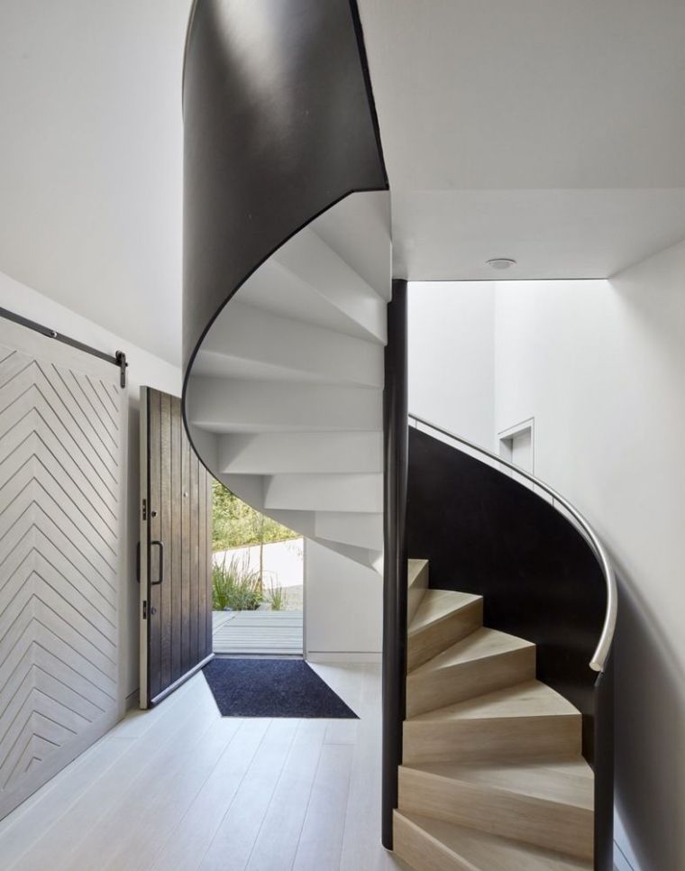 escalier-design-en-colimacon-noir-et-blanc