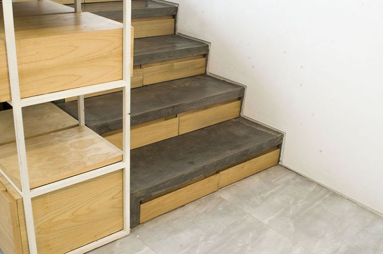 escalier-interieur-avec-tiroir-pour-rangement-pratique