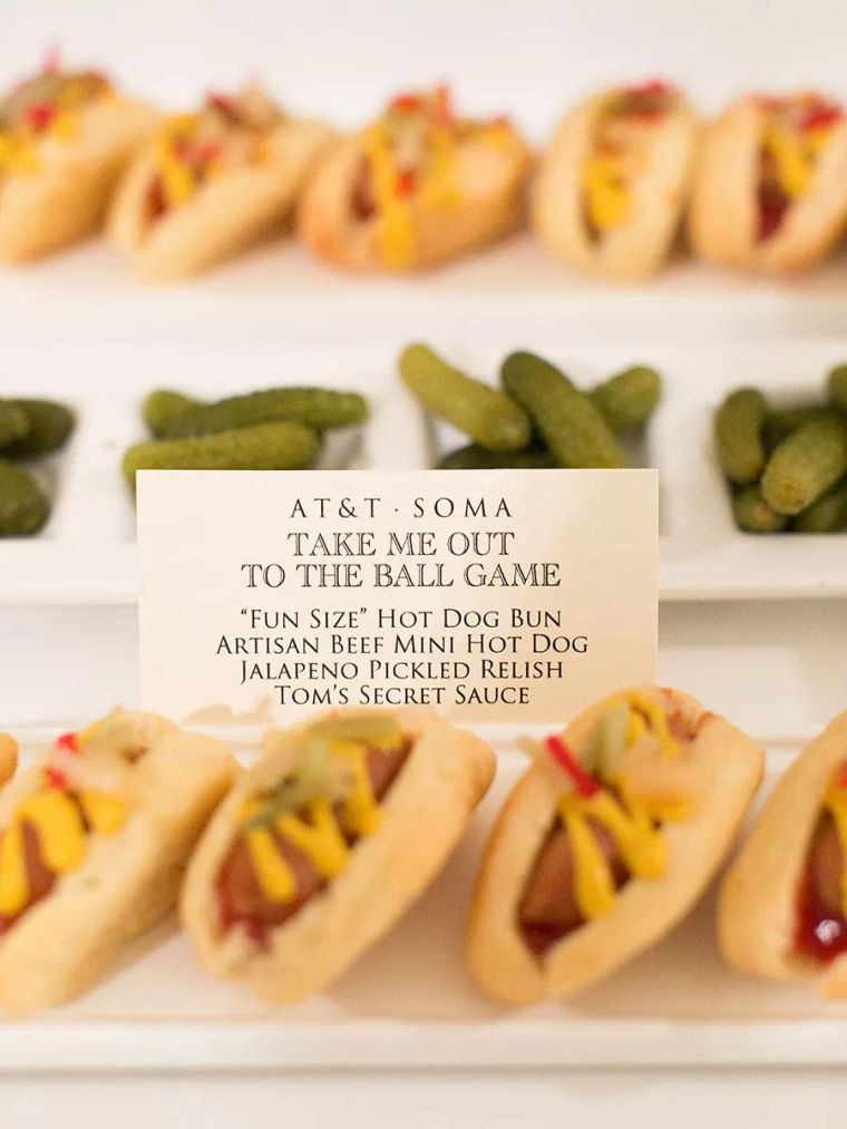 faire-buffet-de-mariage-idee-menu-mini-hotdog