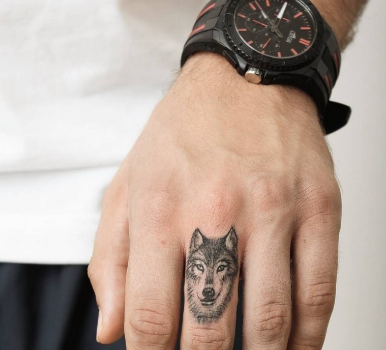 tatouage main tatouage doigt idée petit tatouage main