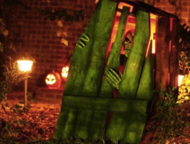 maison-Halloween-Squelette -espion