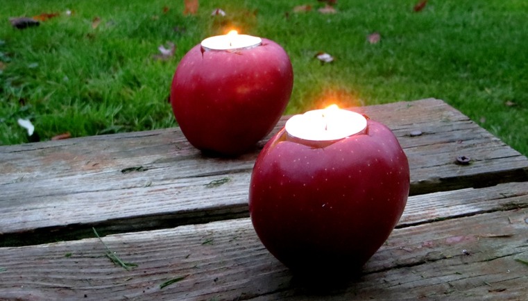 pommes-avec-bougies-dans-jardin