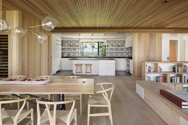 maison de luxe moderne design salle à manger bois chaise cuisine ouverte