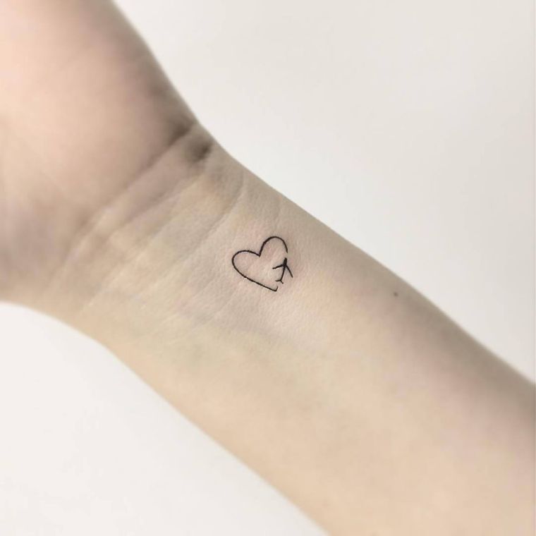 tatouage coeur discret-pour-femme-poignee