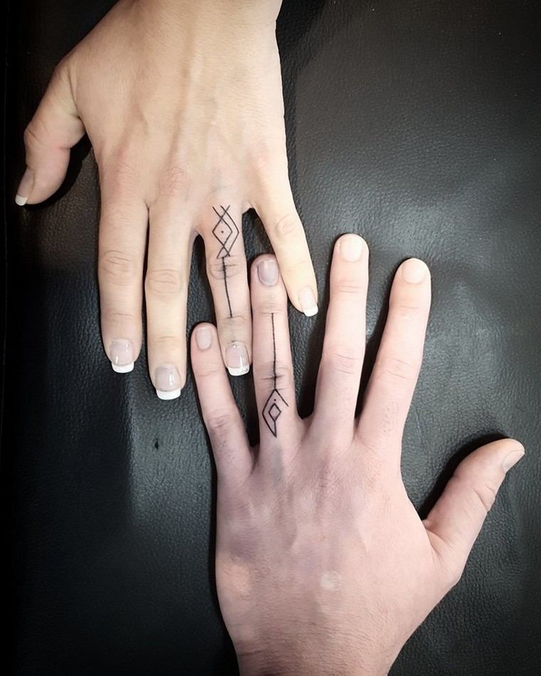 tatouage-doigt-mariage-idee-photo