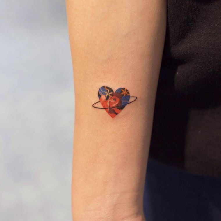 Le tatouage coeur à travers 30 modèles et motifs intéressants