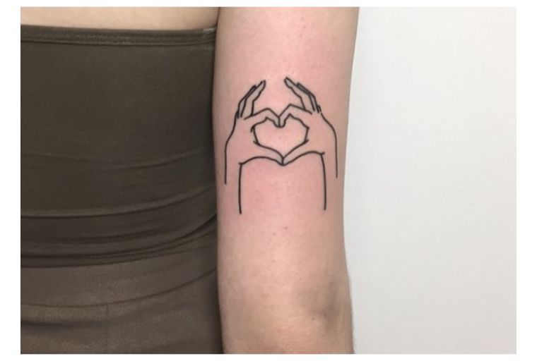 tatouage-femme-original-bras-coeur-idees