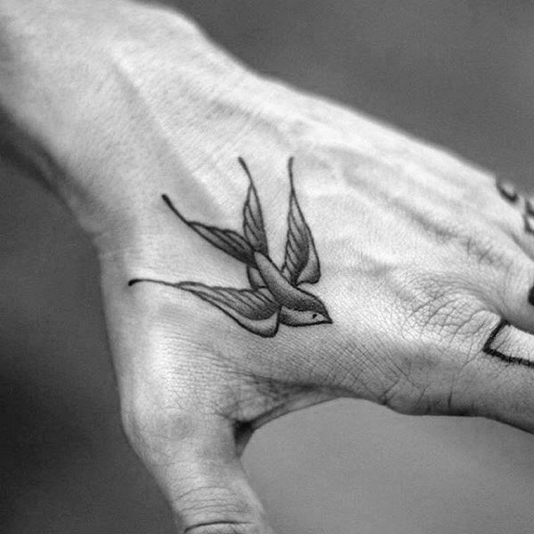 tatouage-oiseau-petit-tatouage-main-original