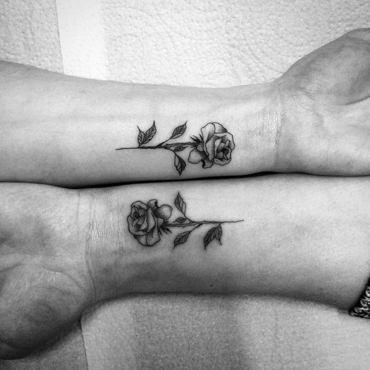 tatouage main tatouage couple tatouage fleur idées