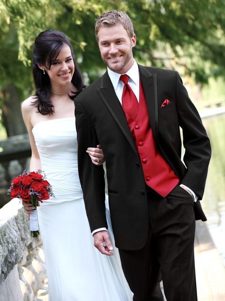 tenue-homme-mariage-deco-rouge-noir
