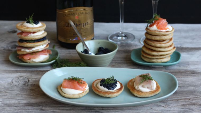 apero-de-noel-blini-maison-saumon-caviar