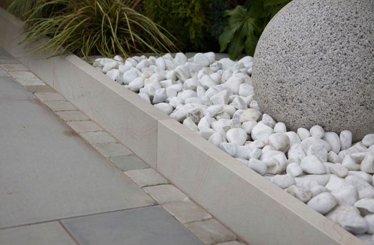bordure-jardin-marbre-cailloux-blancs-modele