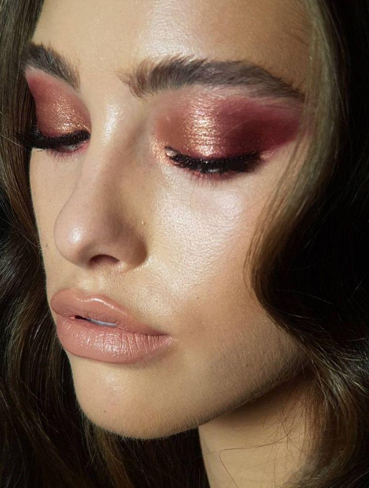 maquillage-femme-yeux-tendance-2019-couleur-pantone