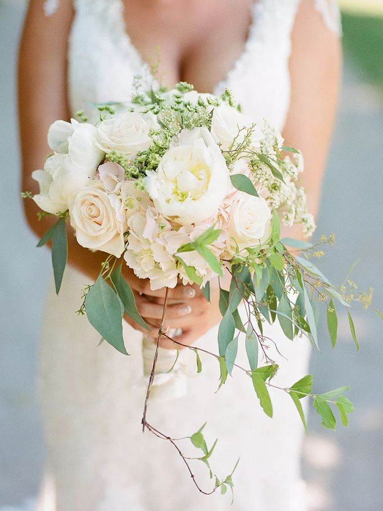 mariage-bouquet-romantique-roses-blanche
