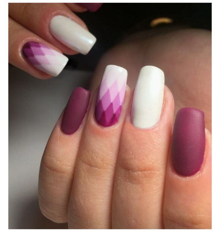 ongles-design-minimaliste-rose-violet