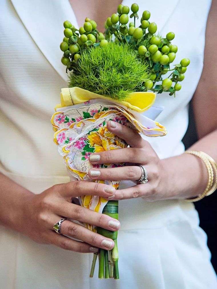 petit-bouquet-mariage-original-design-minimaliste-modele