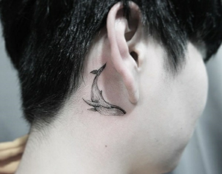 tatouage baleine idée petit tatouage oreille 