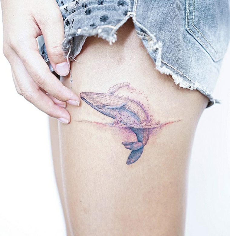 tatouage baleine idée tatouage femme jambe cuisse