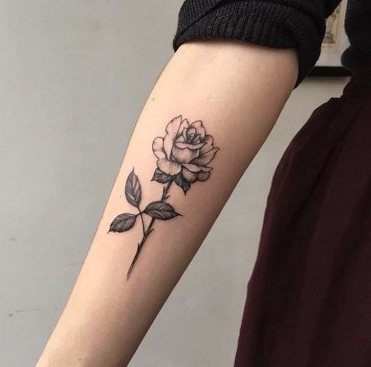 bras-tatouage-rose-tatouage-fleur