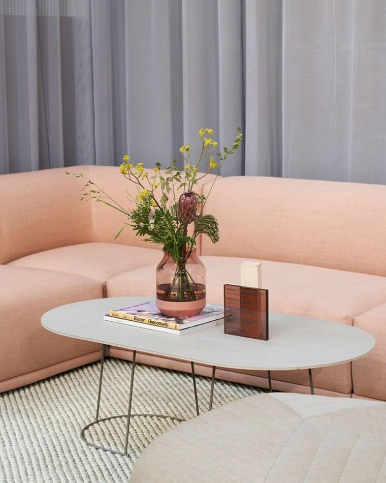 canape-salon-vase-fleurs-meuble-salon-tendance-2019