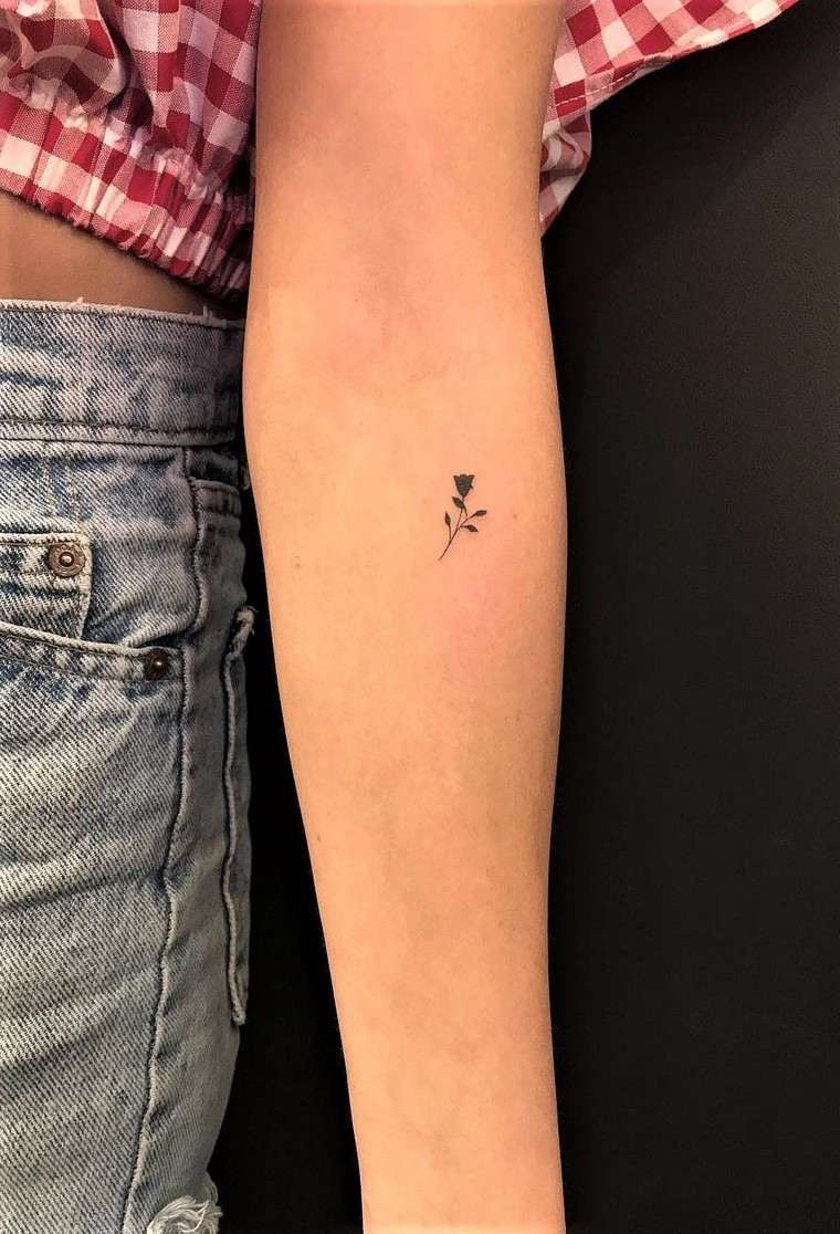 tatouage éphémère idée avant bras femme tatouage fleur