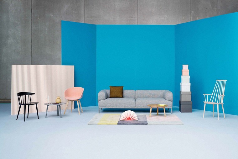 interieur-scandinave-design-canape-gris-chaise-tapis-sol