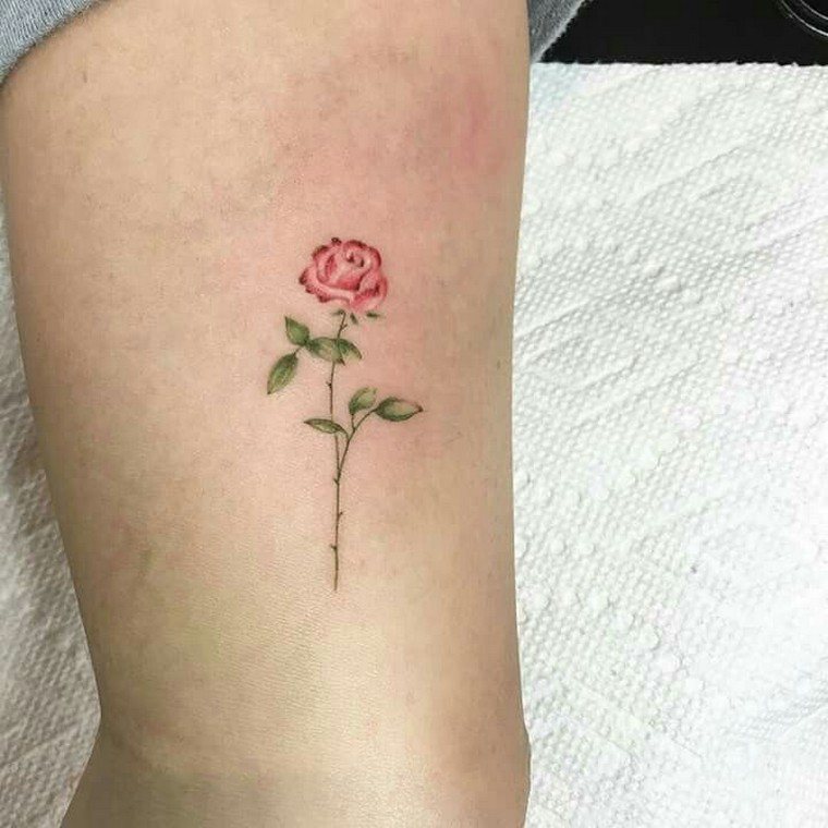 petit-tatouage-femme-rose-idee