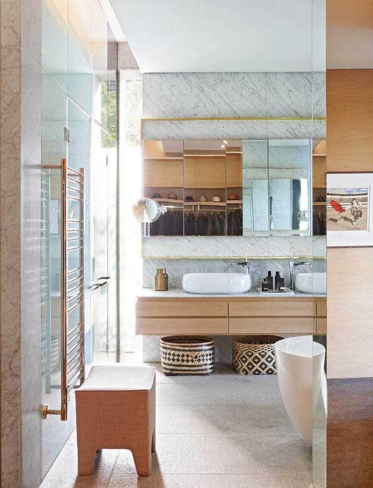 salle-de-bain-design-maison-toit-pyramidal