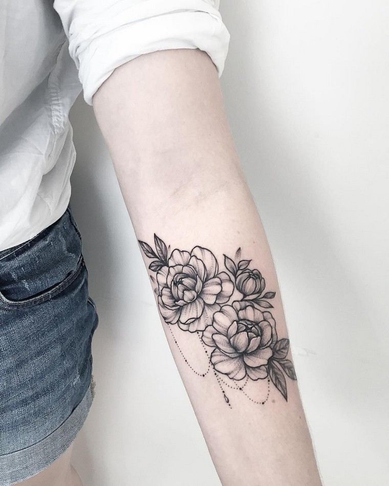 tatouage fleur de pissenlit avant bras women