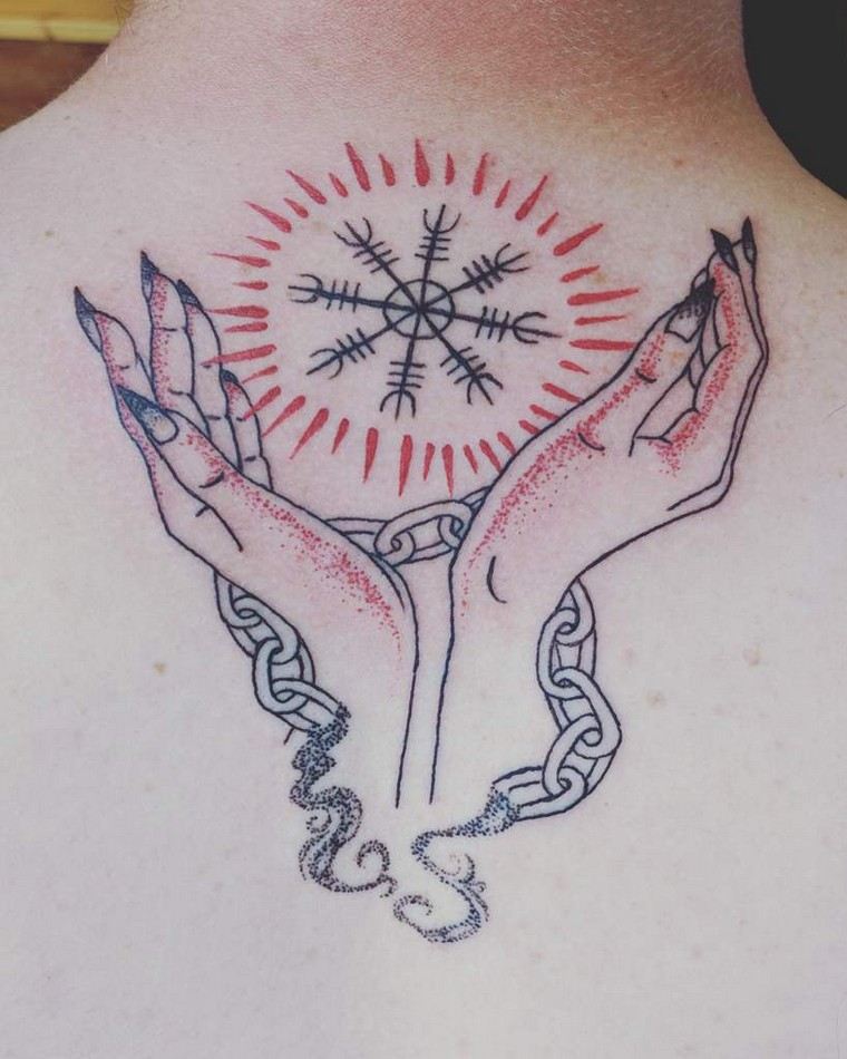 Le Heaume de Awe tatouage viking idée tatouage dos