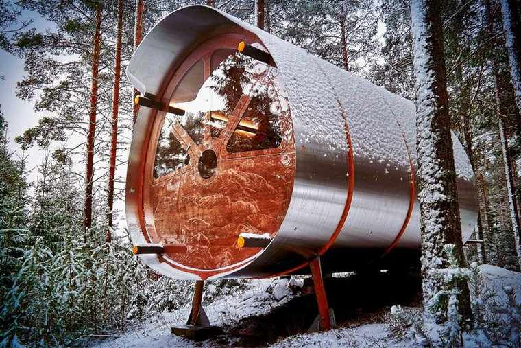 Fuselage cabane foret metal bois sous neige