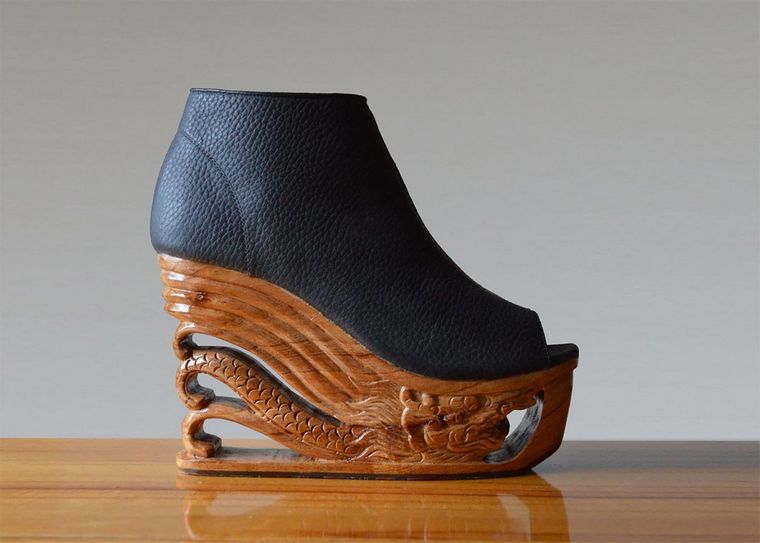 bottines à talons en bois sculptés main LanVy Nguyen noires cuir