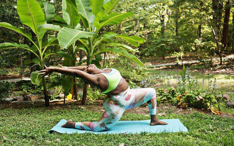 qui suivre sur instagram Jessamyn Stanley yoga