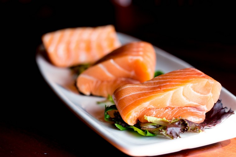 régime cétogène idée diète keto saumon fumé plat salade 