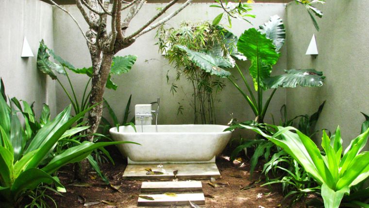 salle de bain relaxante zen exterieur baignoire