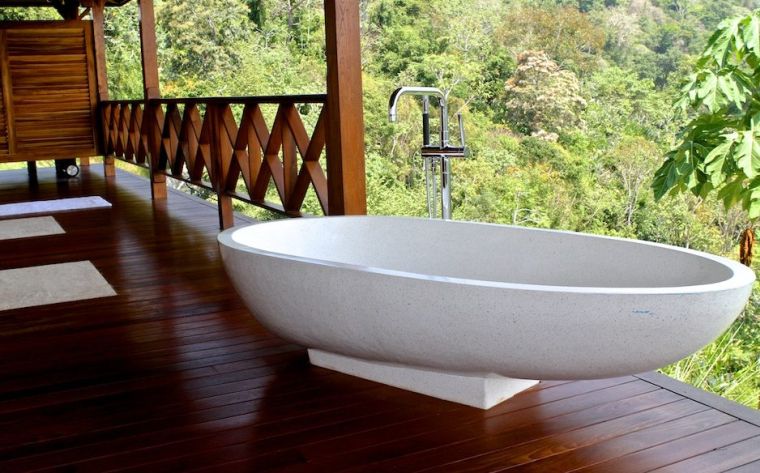 salle de bain terrasse baignoire design