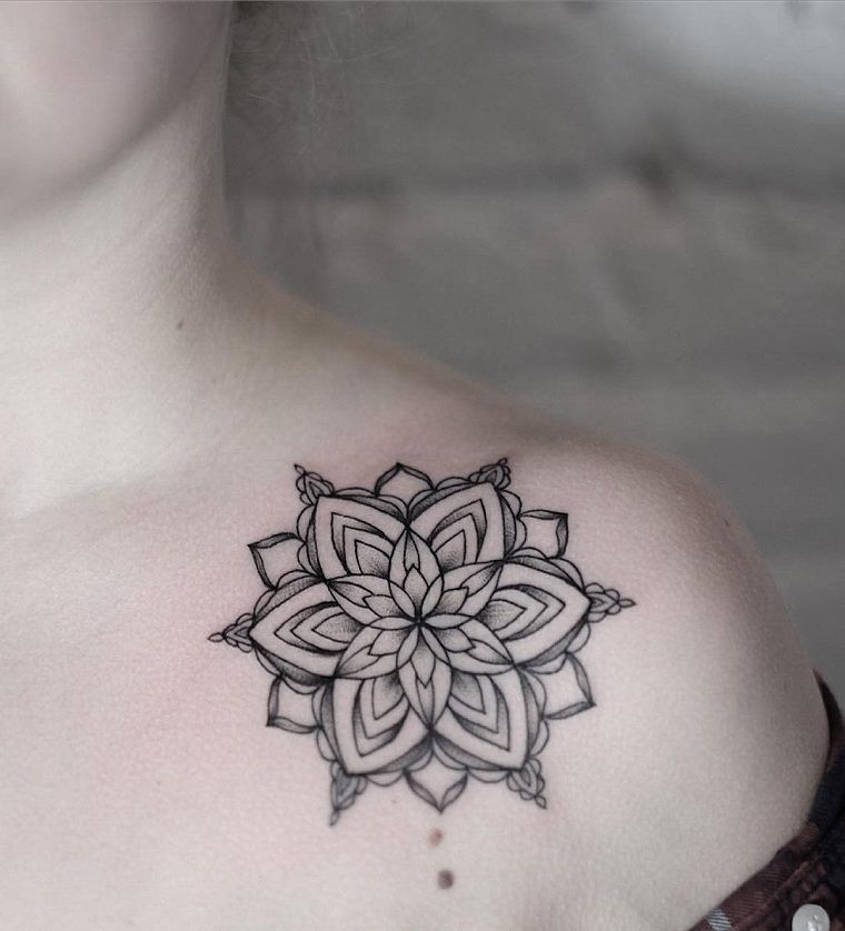 tatouage mandala femme