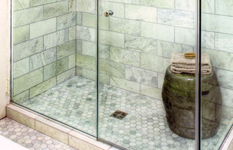 carrelage marbre vert salle de bain