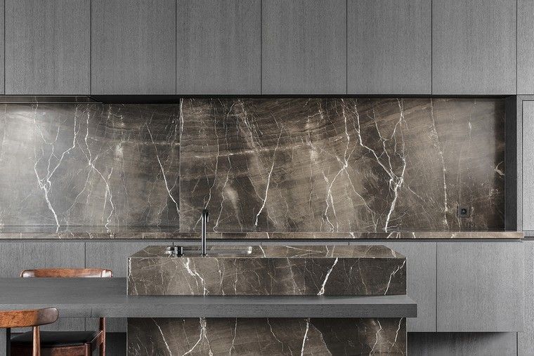 loft design intérieur moderne contemporain salon parquet bois dosseret marbre
