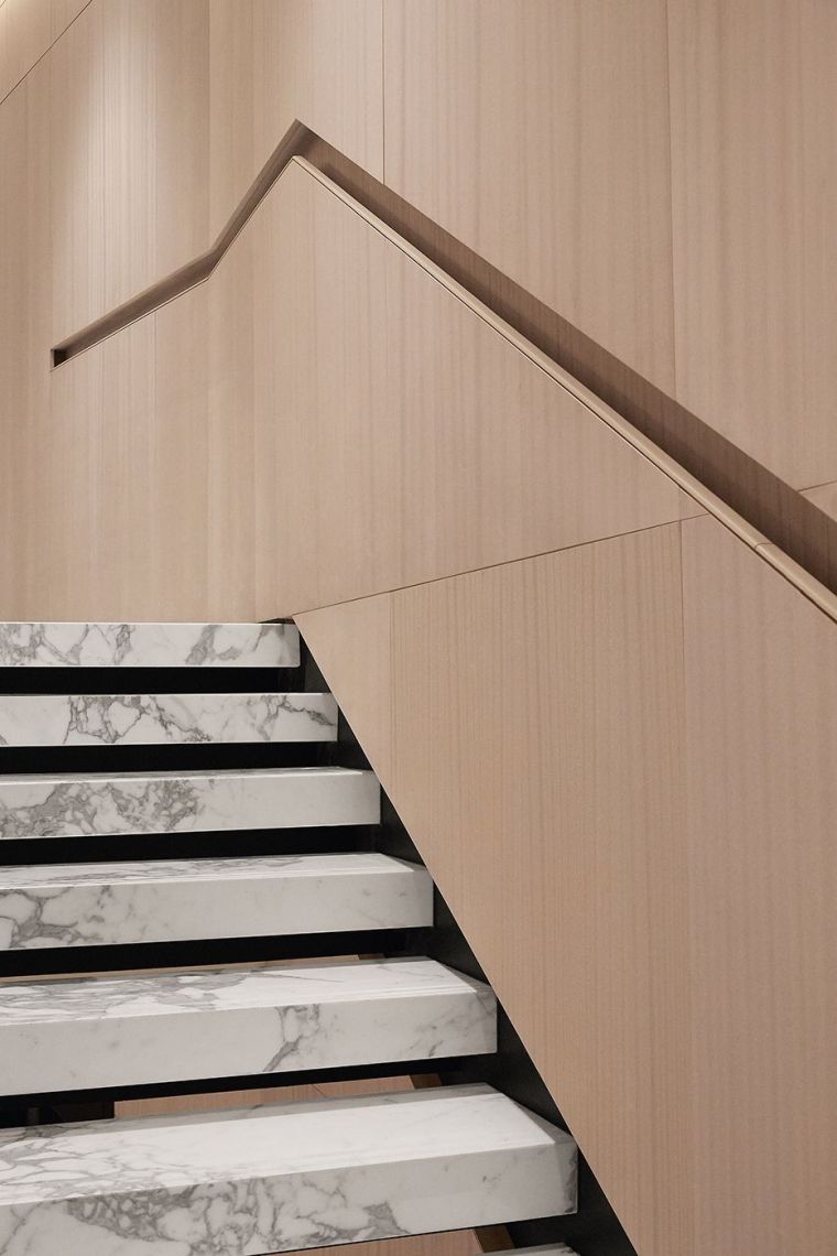 escalier en marbre et bois